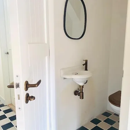 30 Steps To Sand.. Light And Spacious Family Villa