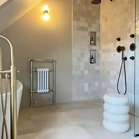 30 Steps To Sand.. Light And Spacious Family Villa