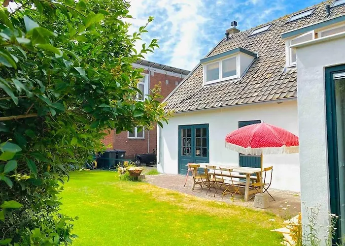 30 Steps To Sand.. Light And Spacious Family